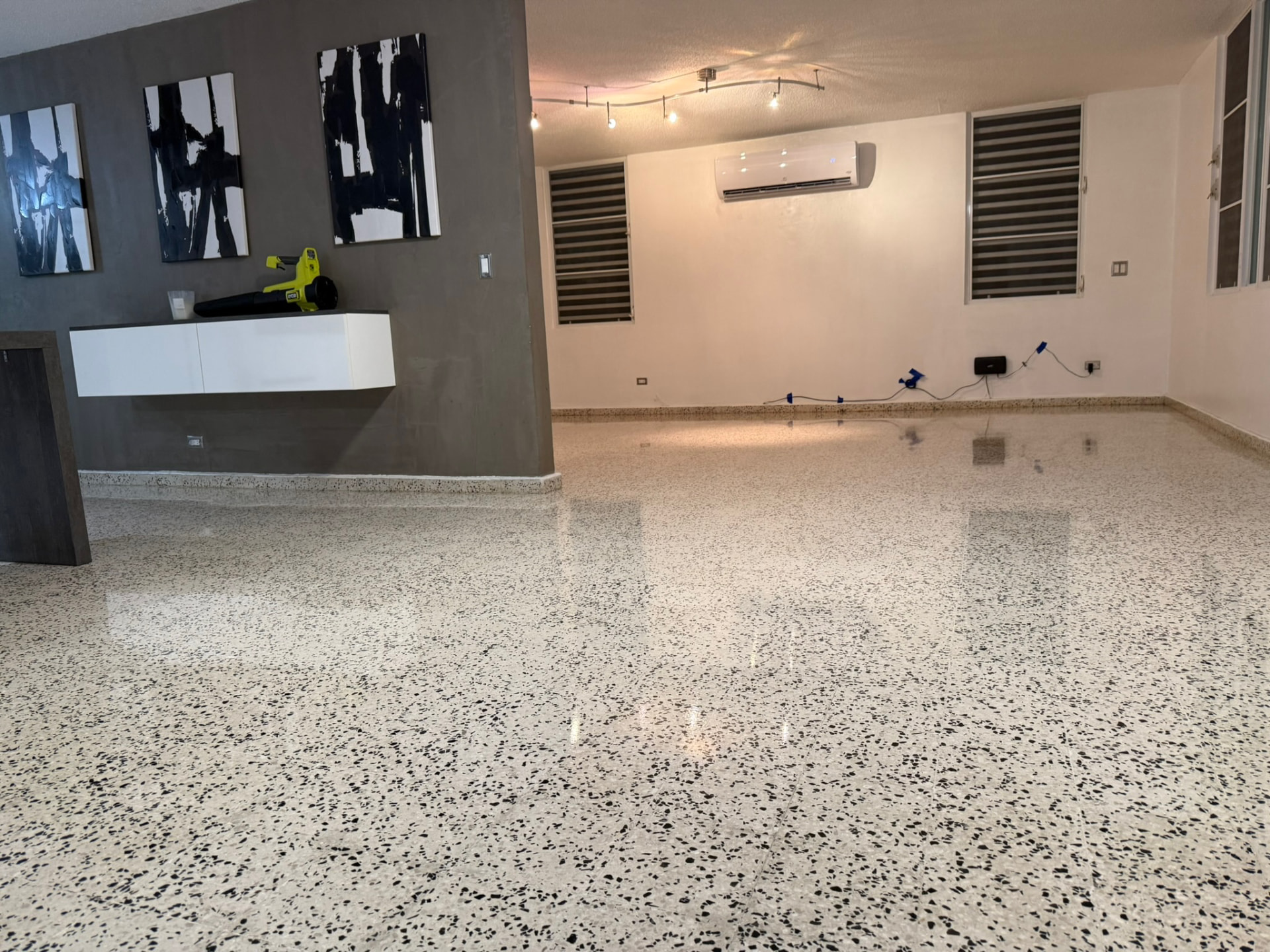 Piso de terrazo restaurado y pulido en Puerto Rico
